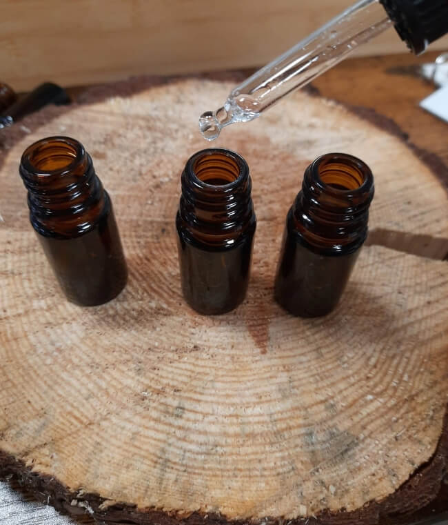 Plnění lahviček kapátkem – osobní směs, Zlín